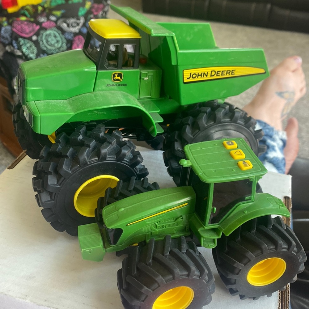 (2 bundled toys)John Deer dump truck and tractor